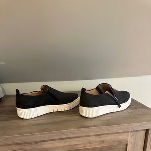 Soul slip on sneakers